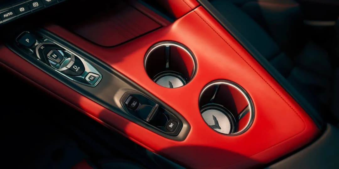 /uploads/2027_Corvette_Stingray_GM_11_2048x1024_d2a6bc8892.webp