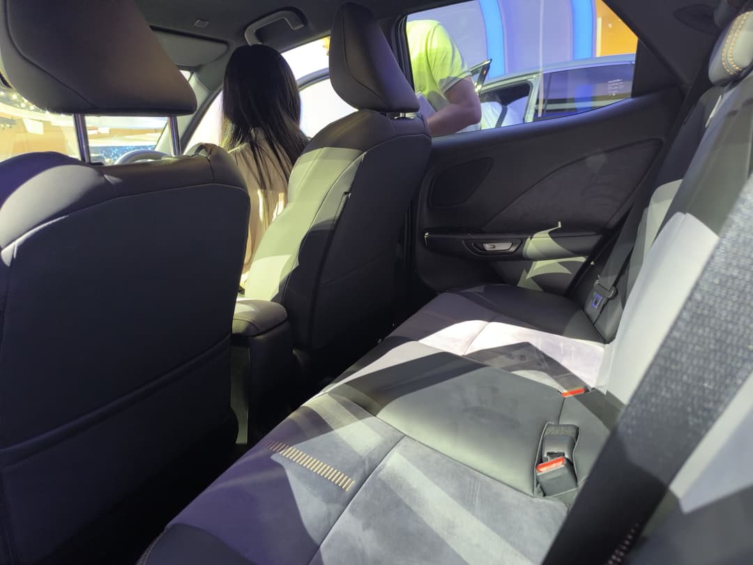 /uploads/LBX_Backseat_141399b7f9.jpeg